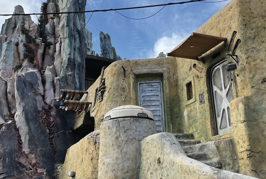 star wars galaxys edge in disneyland